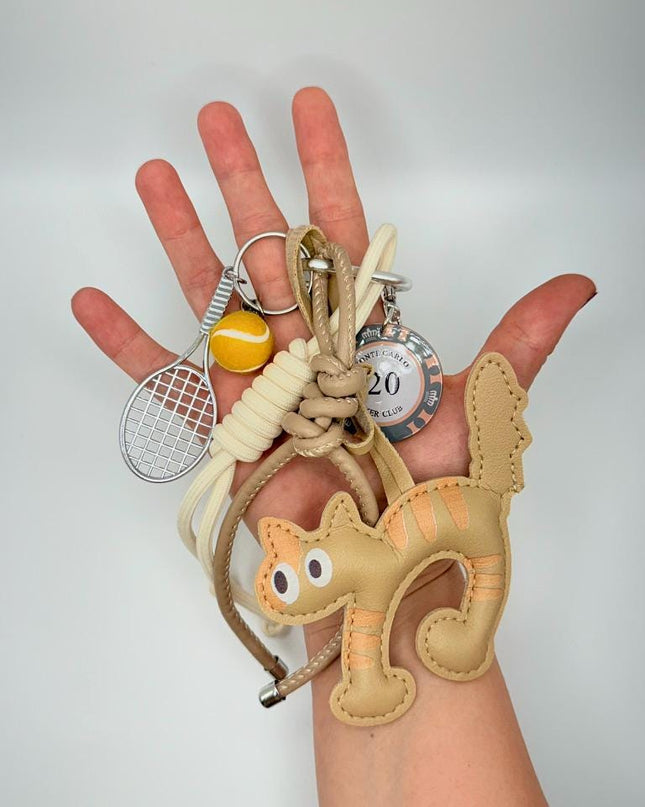 Cute Cat Tennis Bag Charm – Fun Beige Cat Keychain with Racket & Ball, Sporty Gift Clip
