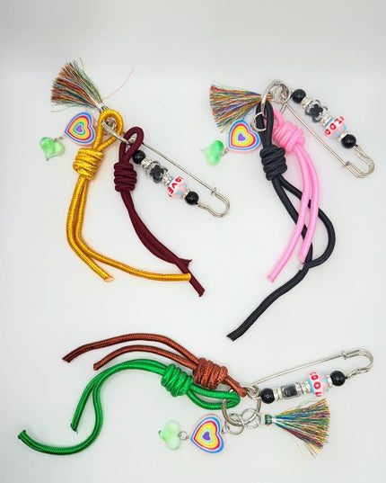 LOVE Heart Safety Pin Bag Charm – Beaded Clip with Tassel & Knotted Rope, Colorful Purse Charm