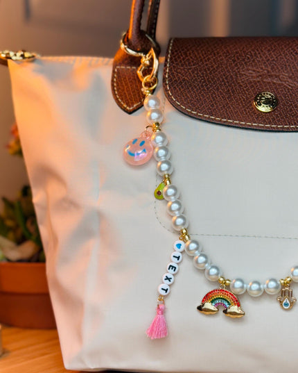 Custom Pearl Bag Charm with Gold Heart Clasps – Personalized Name Beaded Purse Charm – Cute Lucky Charms – Kawaii Aesthetic Bag Accessory