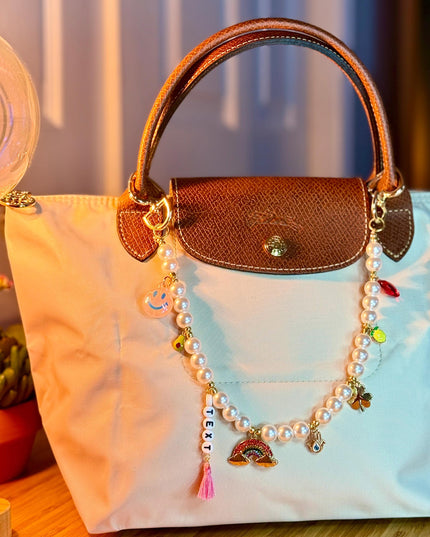 Custom Pearl Bag Charm with Gold Heart Clasps – Personalized Name Beaded Purse Charm – Cute Lucky Charms – Kawaii Aesthetic Bag Accessory