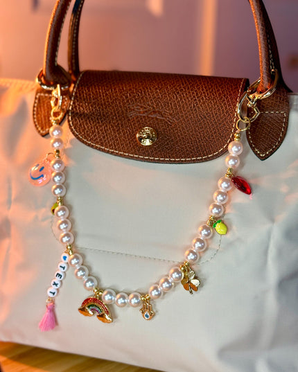 Custom Pearl Bag Charm with Gold Heart Clasps – Personalized Name Beaded Purse Charm – Cute Lucky Charms – Kawaii Aesthetic Bag Accessory